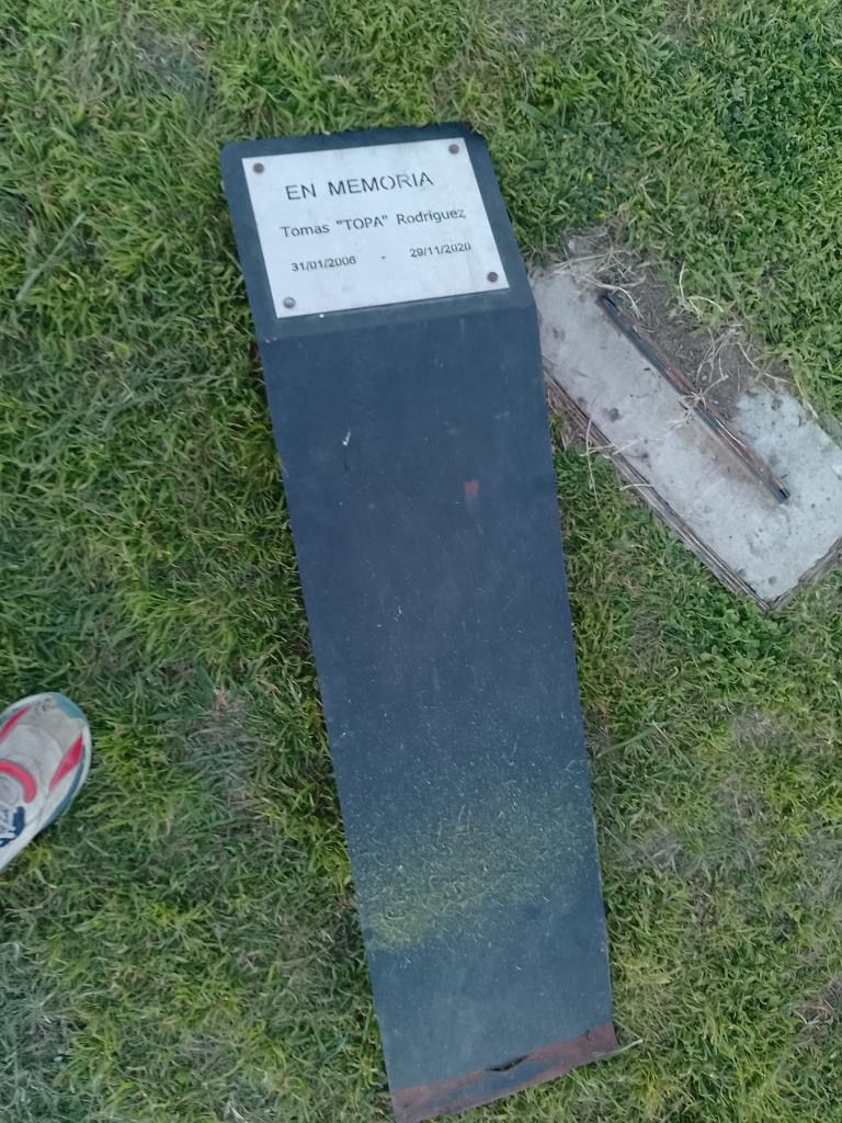 Vandalismo en Funes: dañaron el homenaje a “Topa” en la Plaza de la Memoria